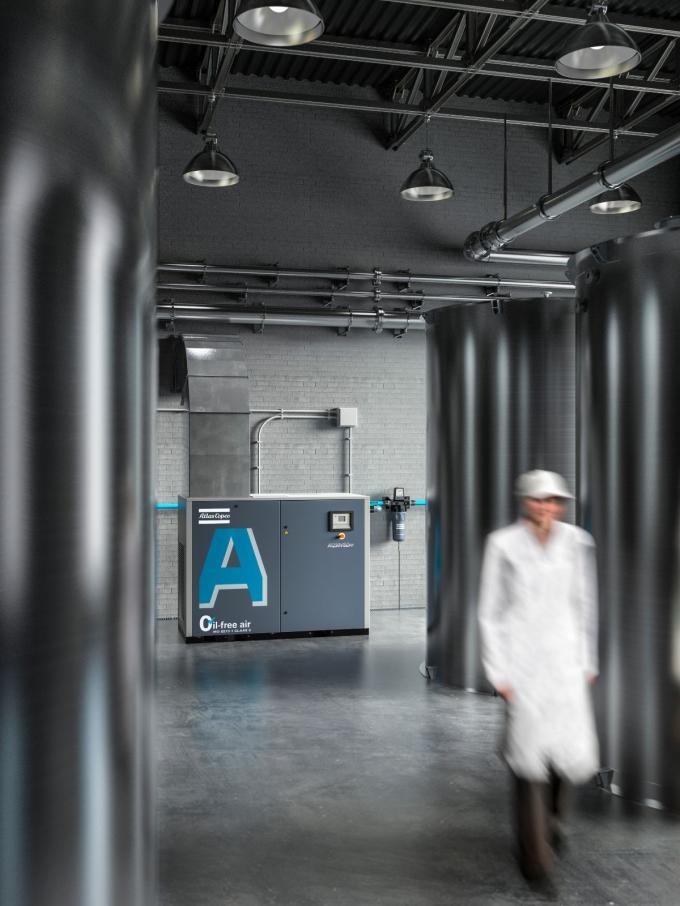30 kw 아틀라스 코프코 오일프리 스크류 공기 압축기 AQ-30 VSD 72dB 소음 수준 1